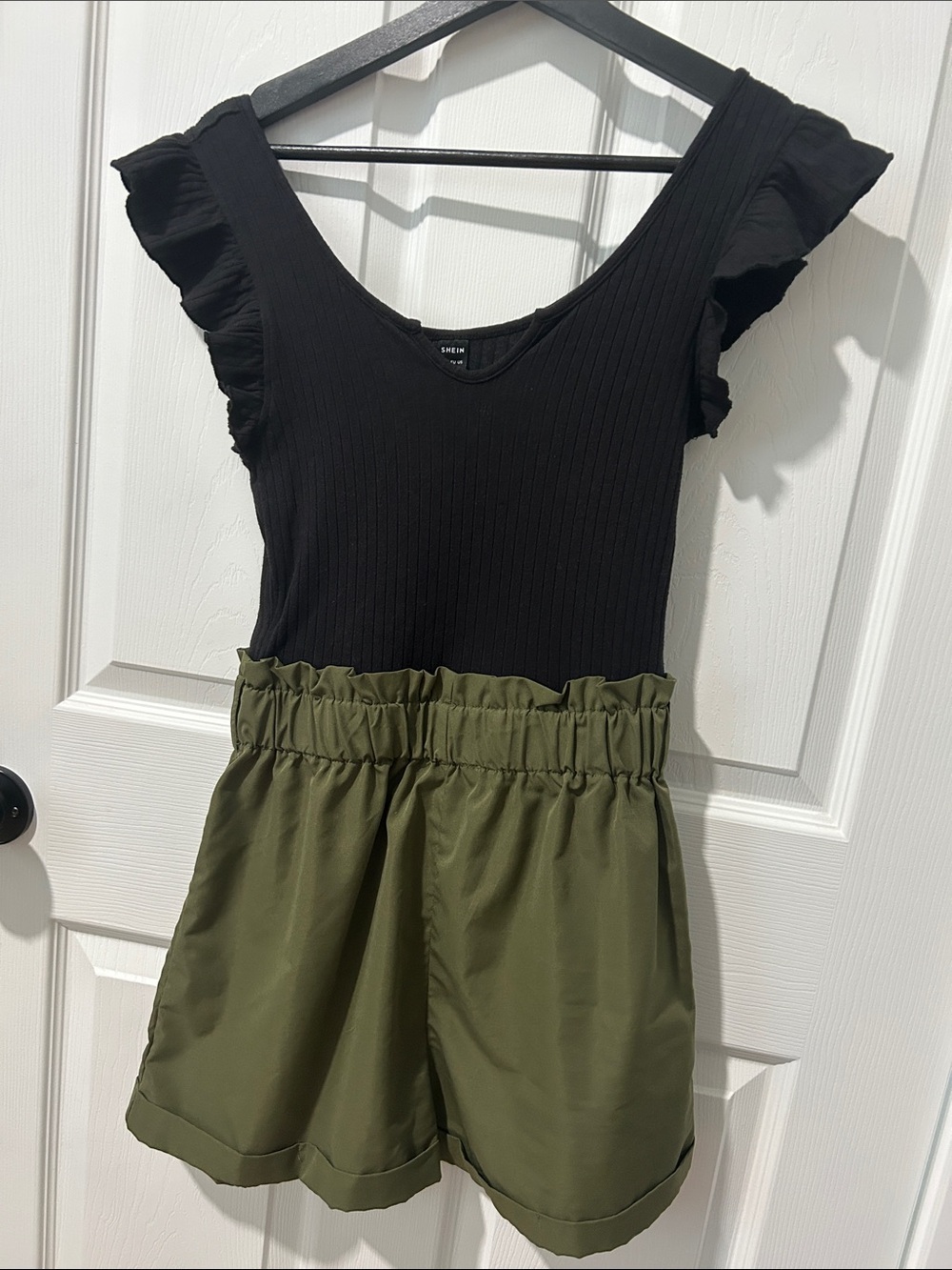 SHEIN Black & Olive Green Flutter Sleeve Romper